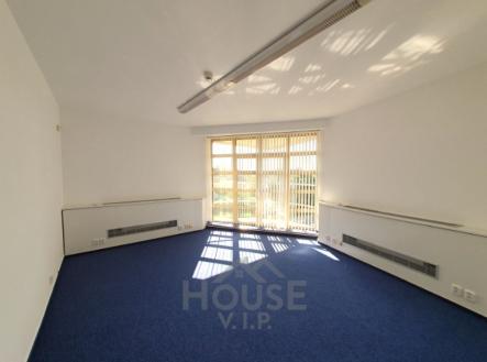 Pronájem kanceláře, 65 m²