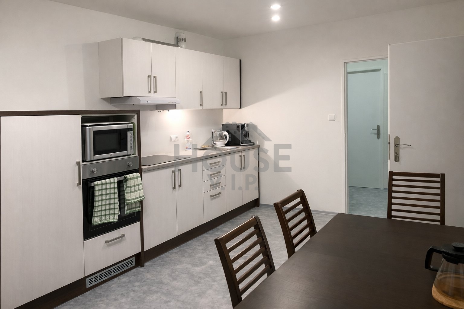 64057C39-111D-4792-B979-0BCBB25DBB51