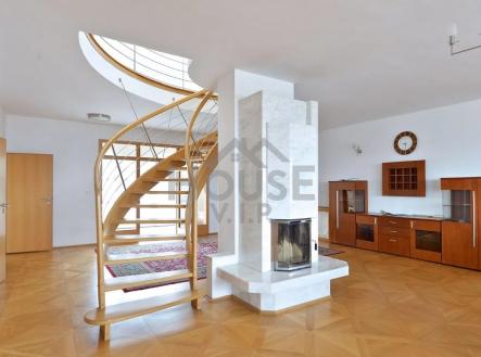 Pronájem domu/vily, 839 m²