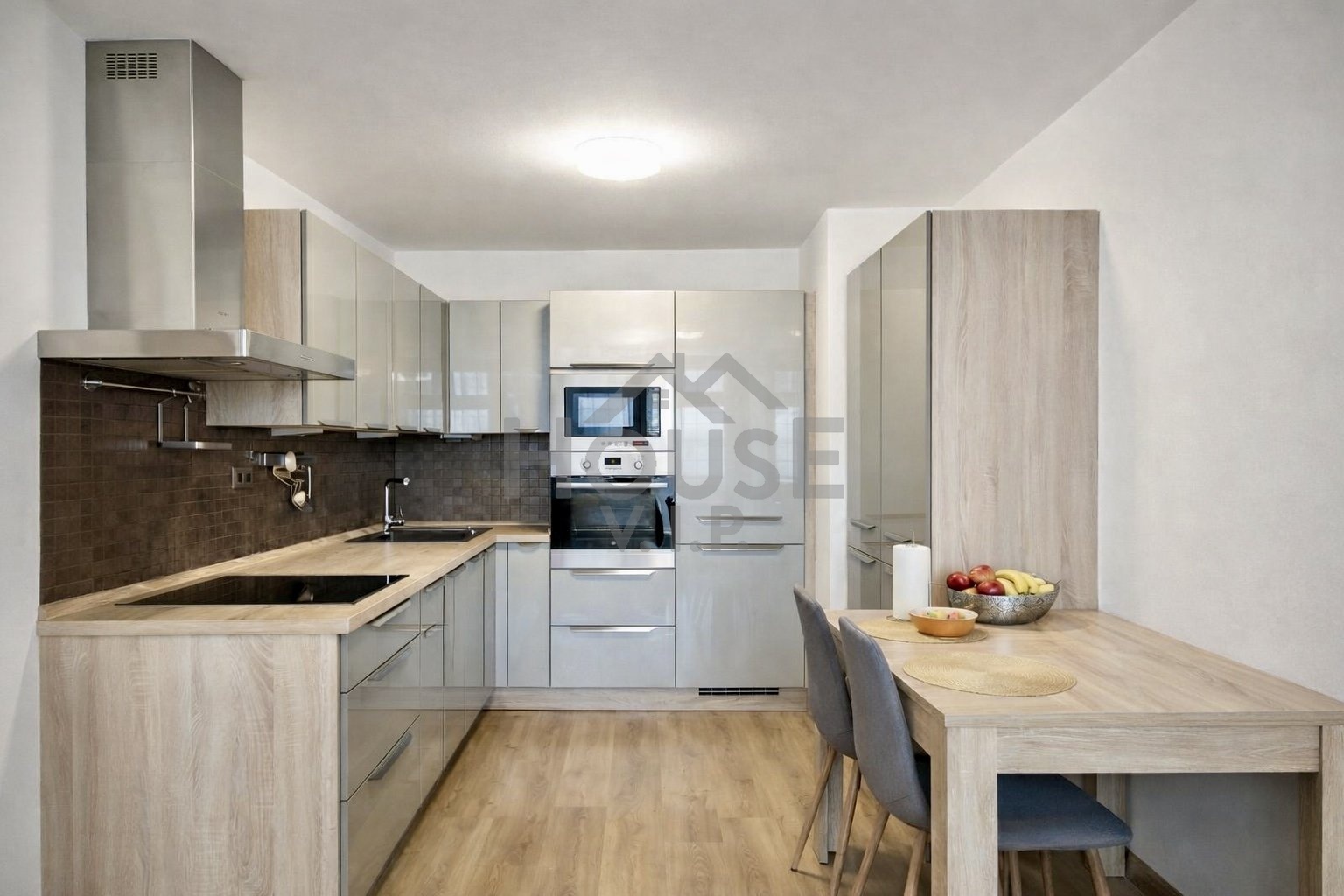 4E23D377-D5BF-455C-A247-D3D94AC86A5C