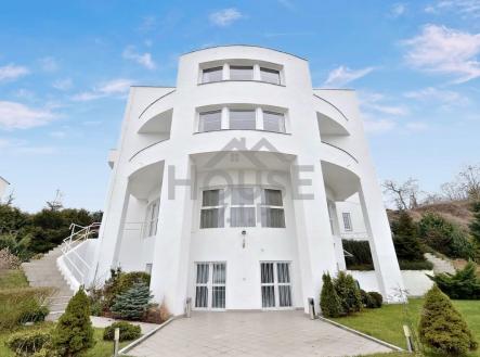 Pronájem kanceláře, 839 m²