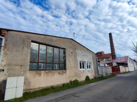 Prodej obchodní prostor, 1 800 m²