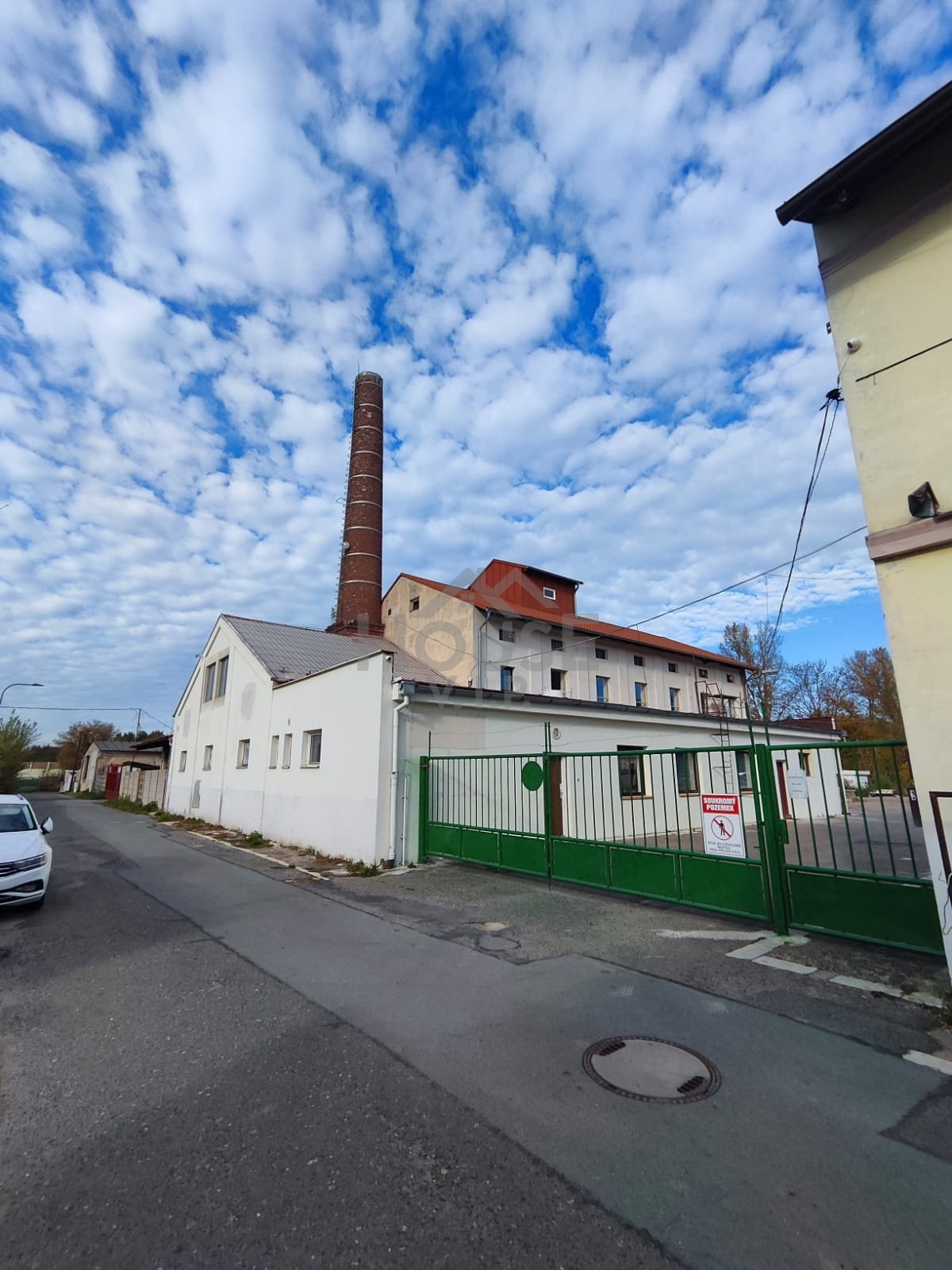 Pronájem areálu 1.800 m², Sportovní, Přelouč.