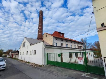 Pronájem obchodní prostor, 1 800 m²