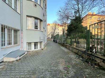 a89fa41a-5138-42d4-8a7d-1f3e4991bdd6(1)