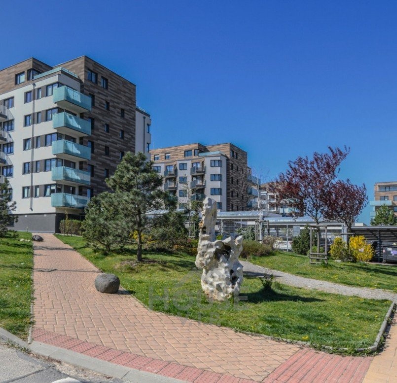 Prodej bytu 2+kk, 58 m2, lodžie, Praha 5 - Hlubočepy.