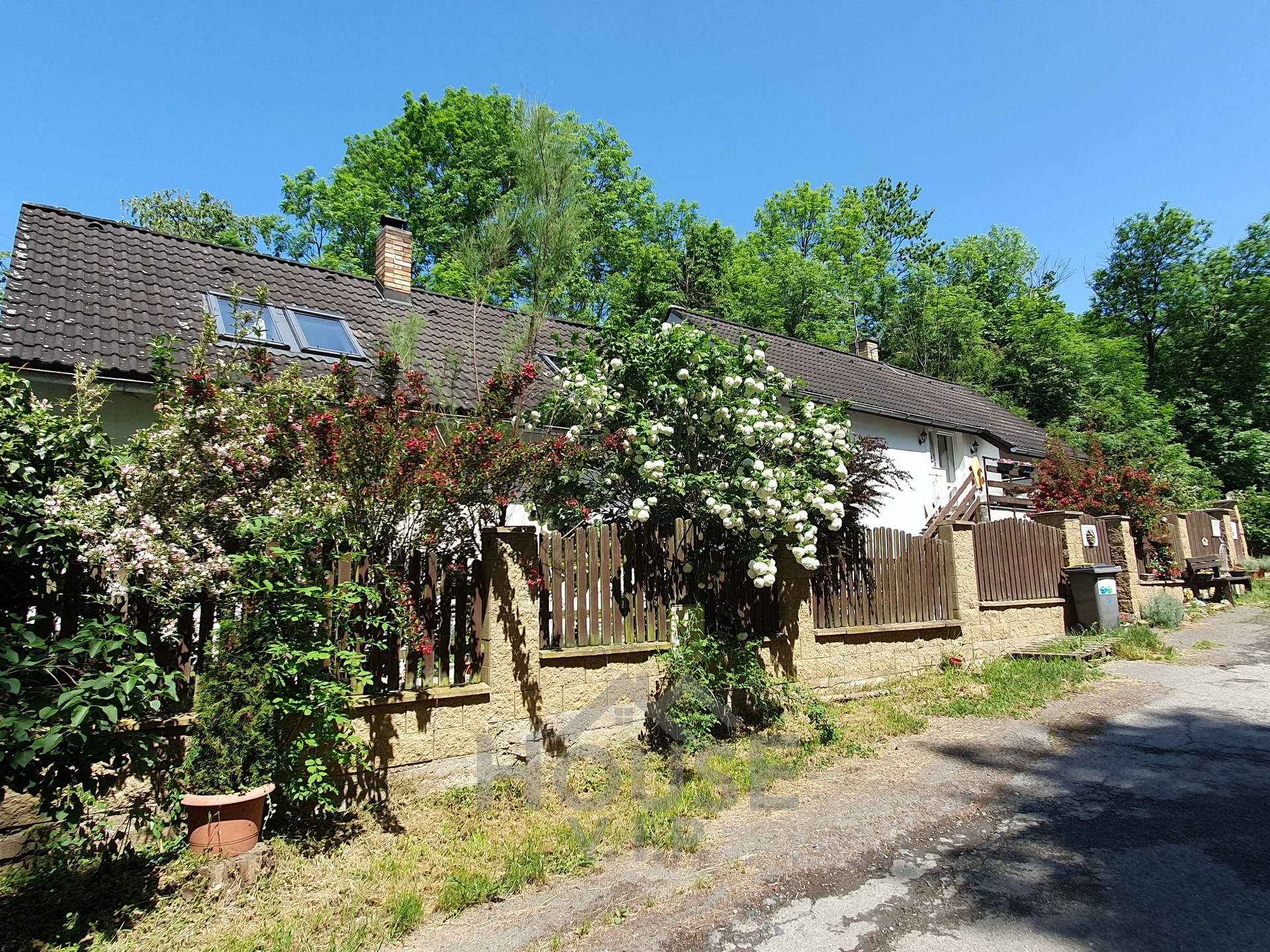 Prodej rodinného domu 7+kk, 206 m², Sluštice, Praha - východ.