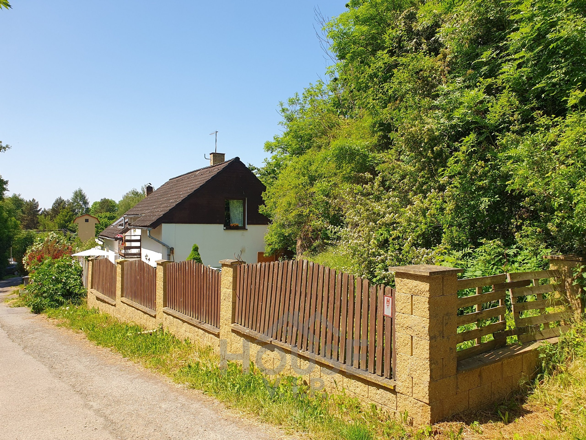Prodej rodinného domu 7+kk, 206 m², Sluštice, Praha - východ.
