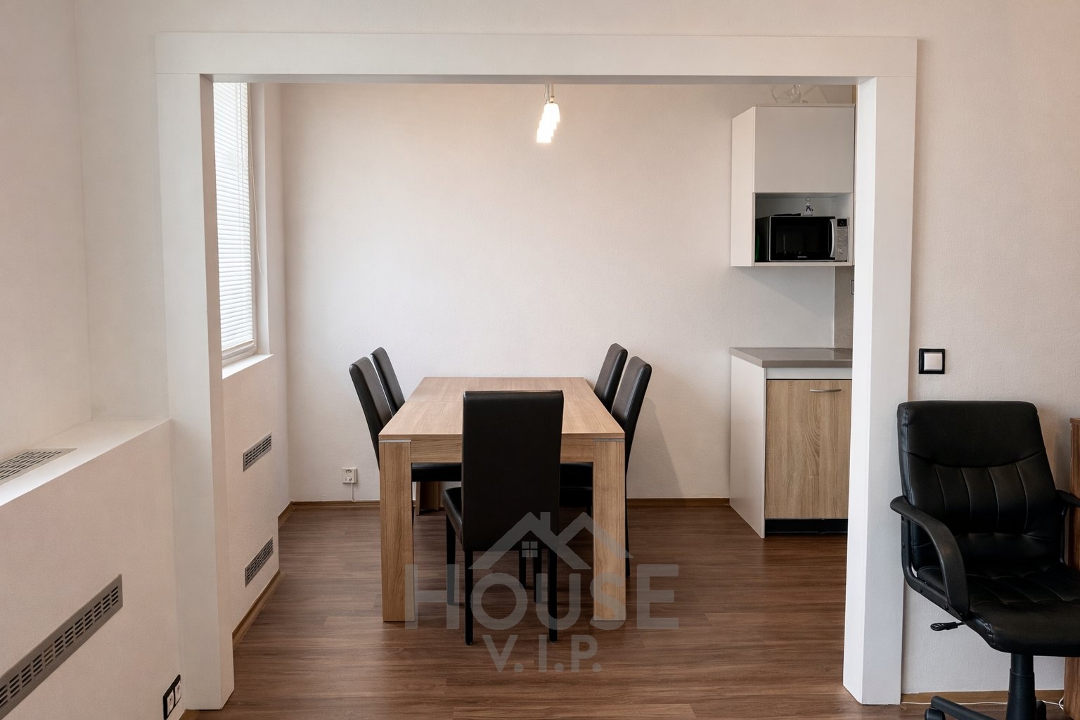 3B3244DA-8420-442F-B7DA-EAF76D3B971E