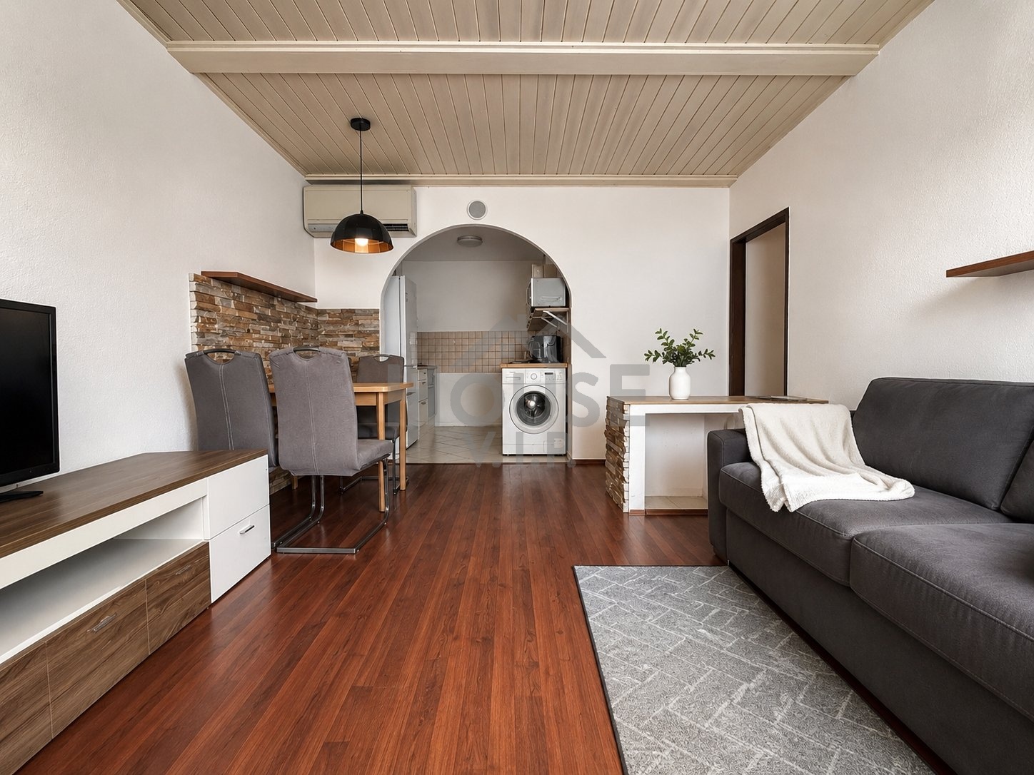 DFD9C2CF-C8E8-4057-827D-EBEC84D02F96