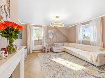 Nadstandardní byt 3+kk (72,8 m²) po kompletní rekonstrukci s krbem a společnou zahradou – Praha 10, 