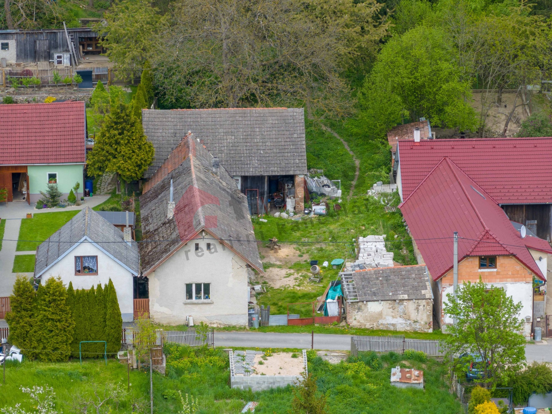 Prodej domu Lipiny v obci Lipiny, pozemek 654m2, + část lesa, zastavěná plocha 230m2.