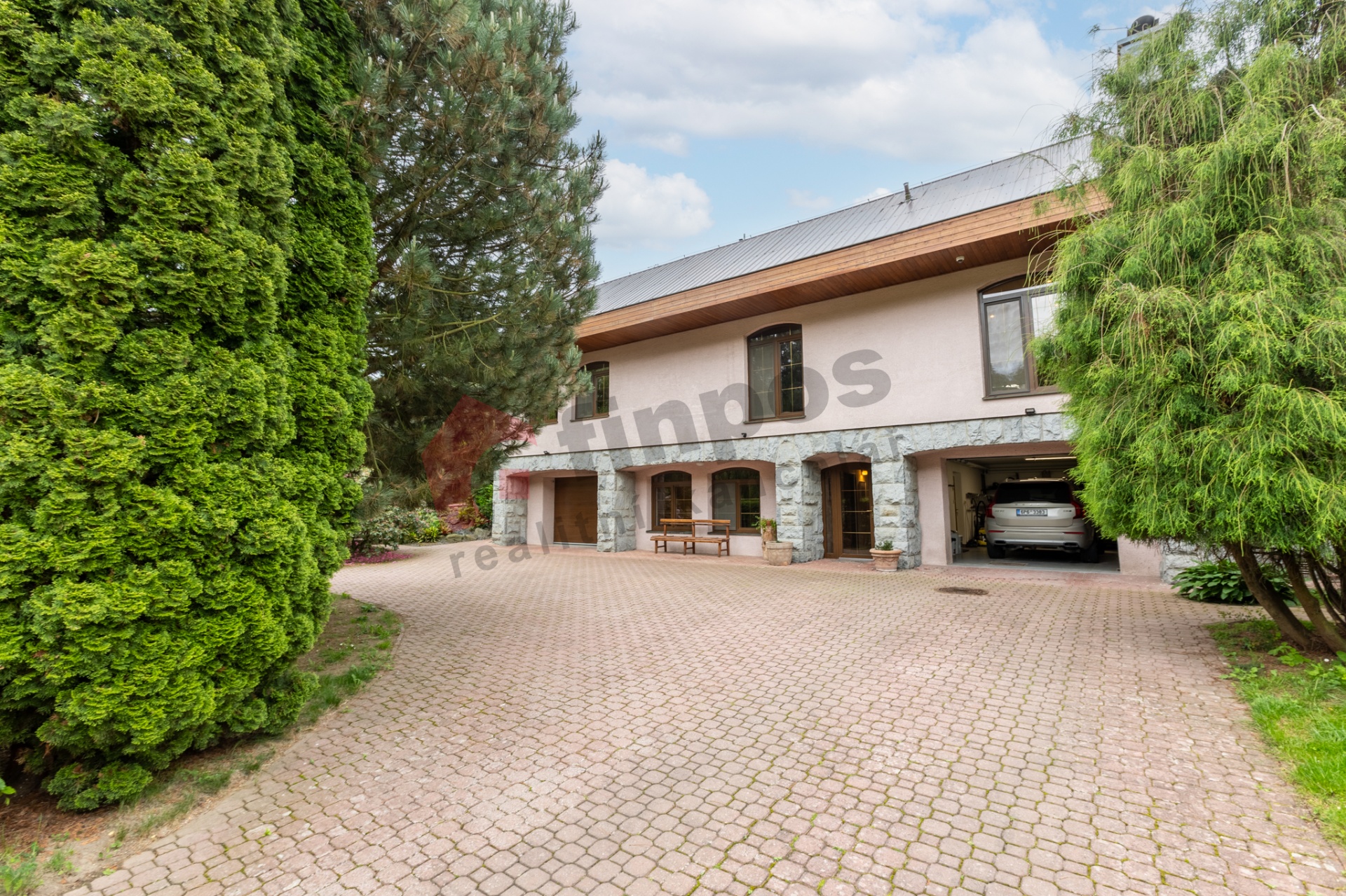 Luxusní Rodinný Dům na Prodej ve Hvězdonicích