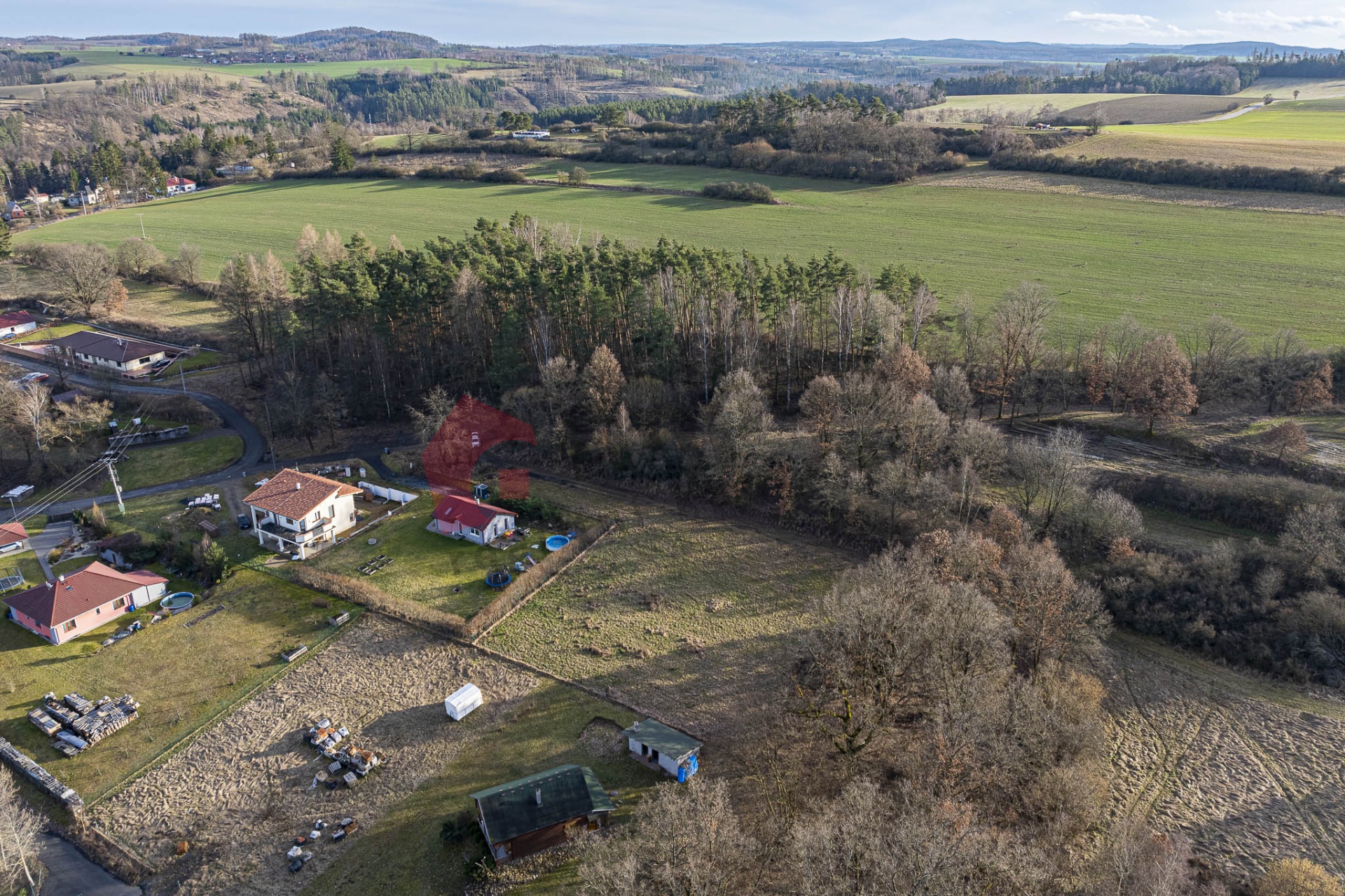 Prodej  stavebního pozemku  2 748 m2 , v Libži, okr. Benešov.