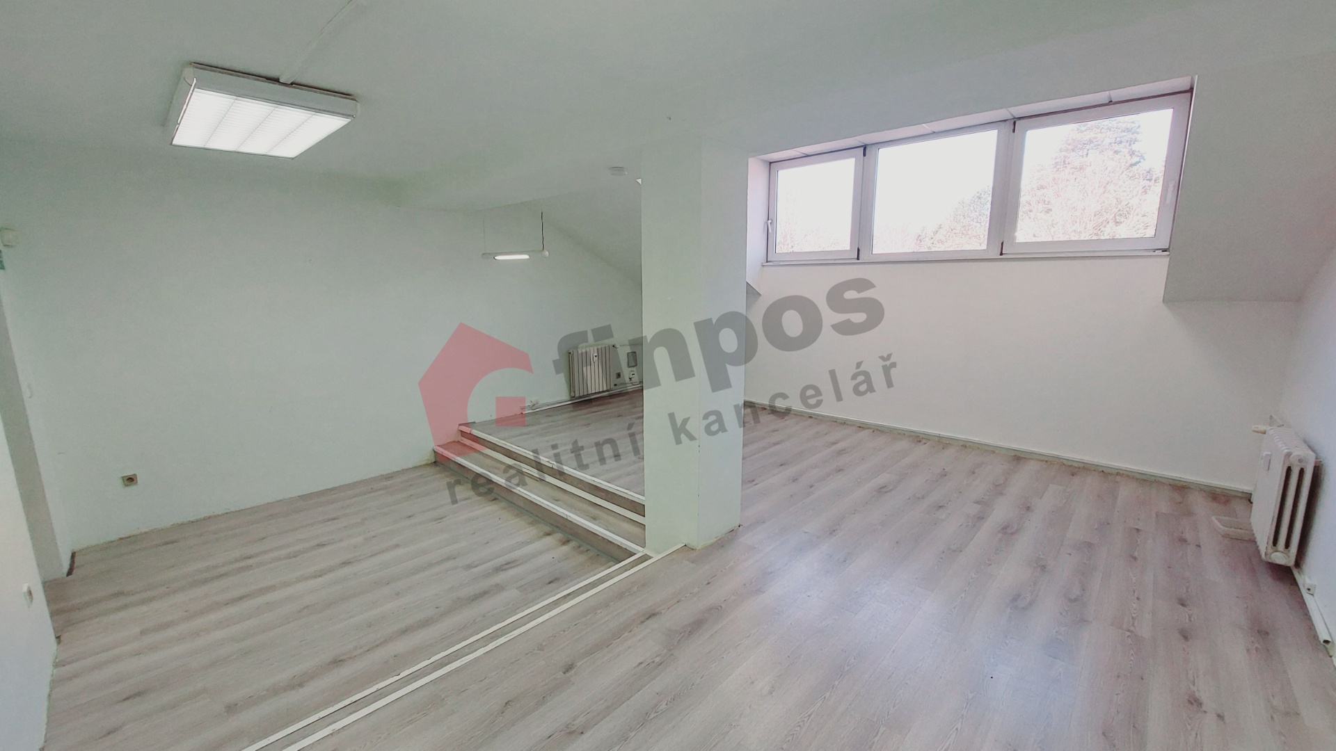 Pronájem nebytového prostoru 89 m2, Ringhofferovo nám., Kamenice, Praha - východ