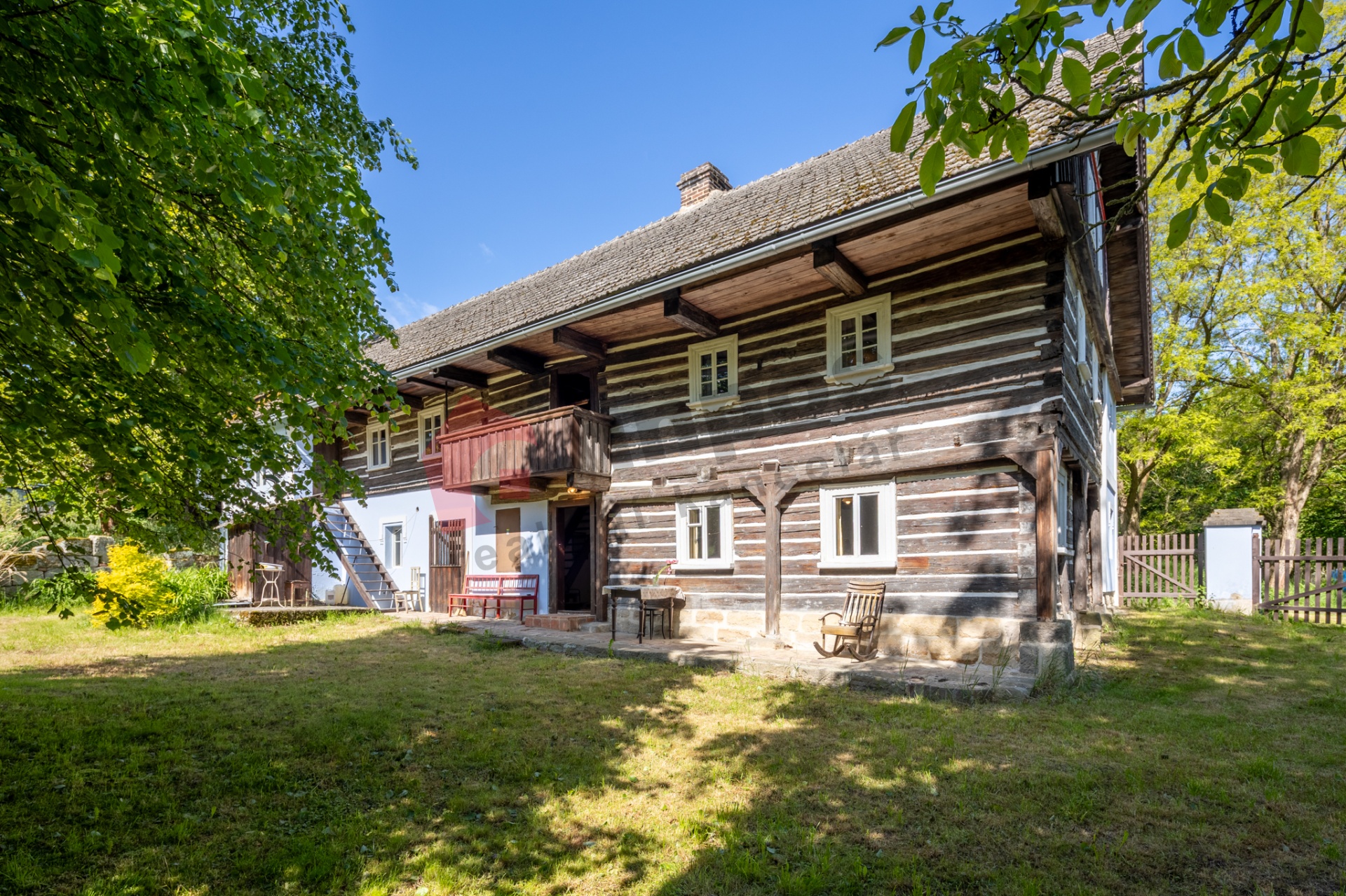 Prodej historické roubenky Vojetín-Doksy