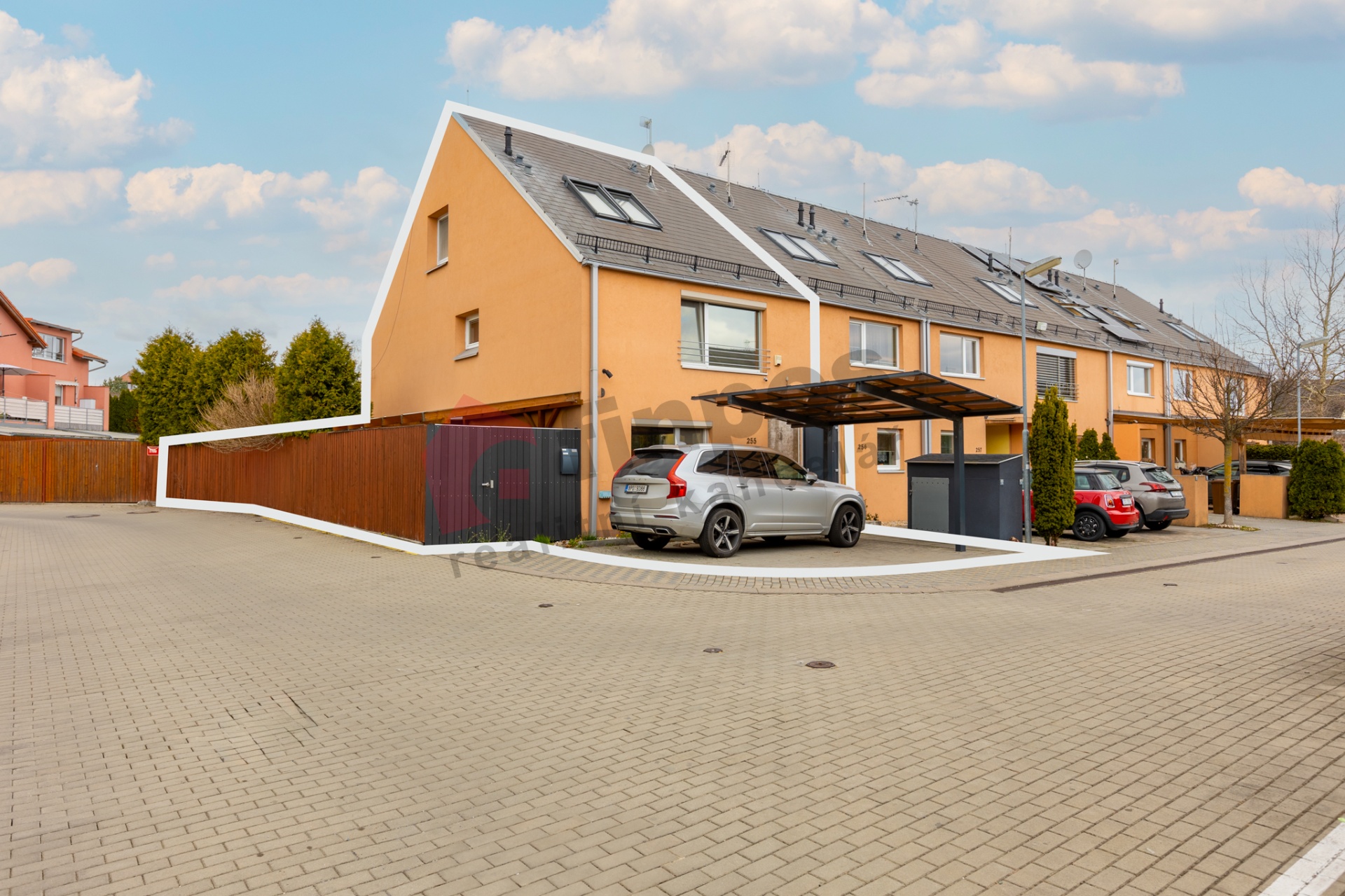 Pronájem rodinného domu 5+1 v Nupakách , okr Praha východ.