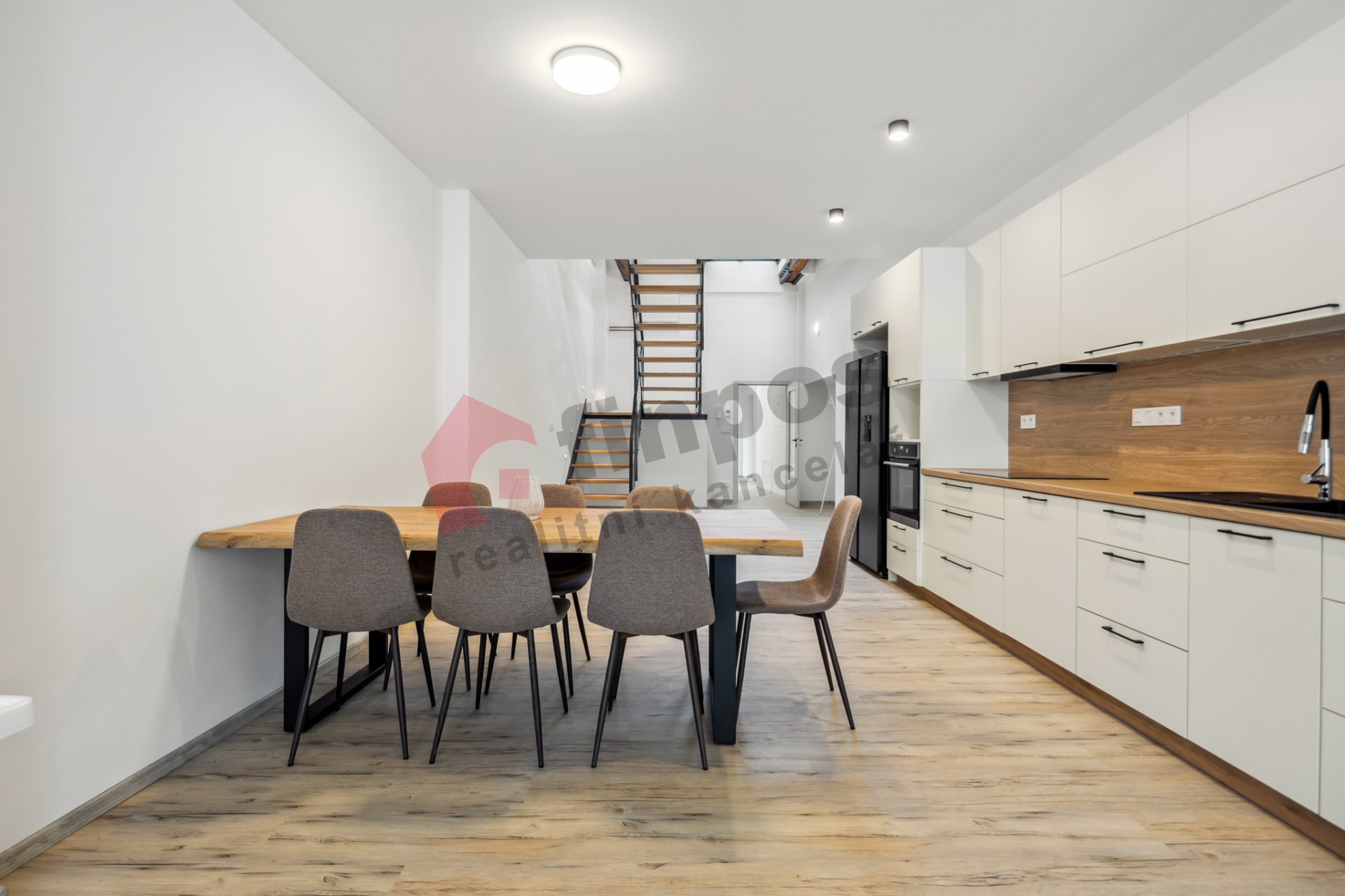 Pronájem dvoupodlažního bytu 3+kk 121 m2 v Benešově u Prahy