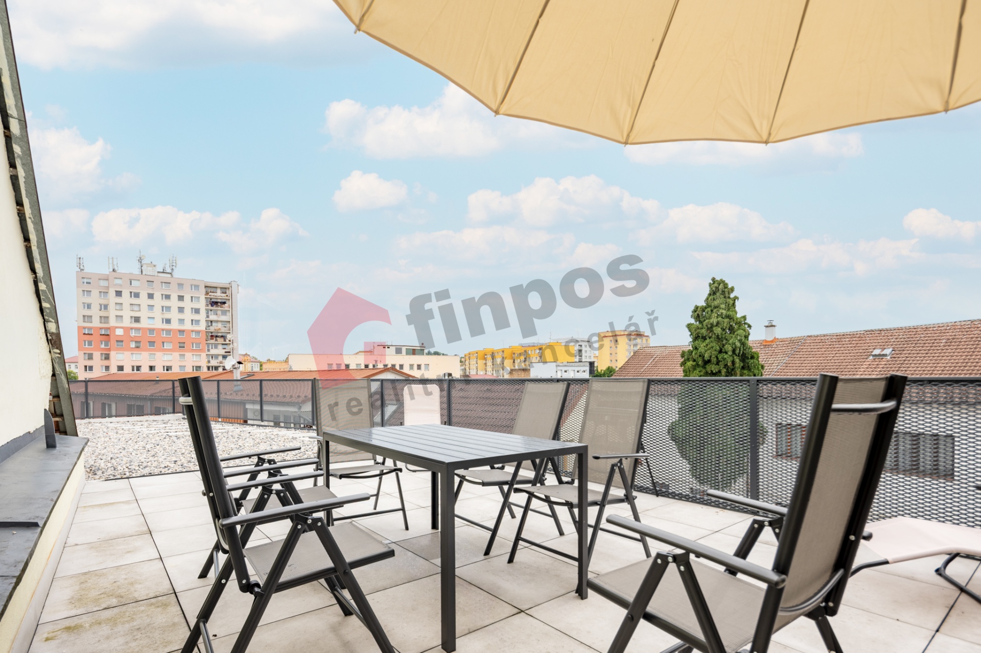 Pronájem dvoupodlažního bytu 3+kk 121 m2 v Benešově u Prahy