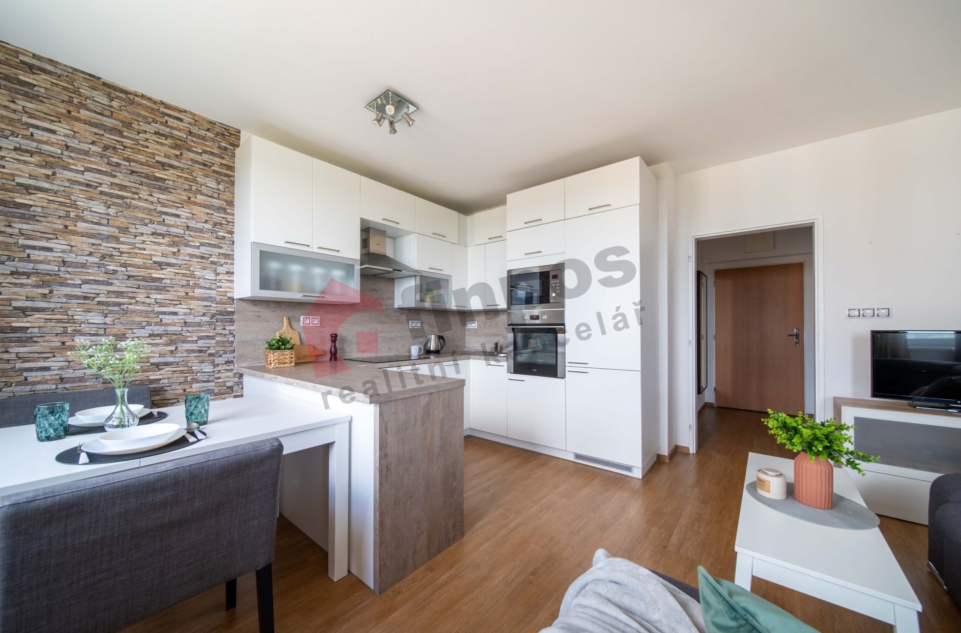 Pronájem bytu 2+kk, 43m2 Hnězdenská ulice, Praha