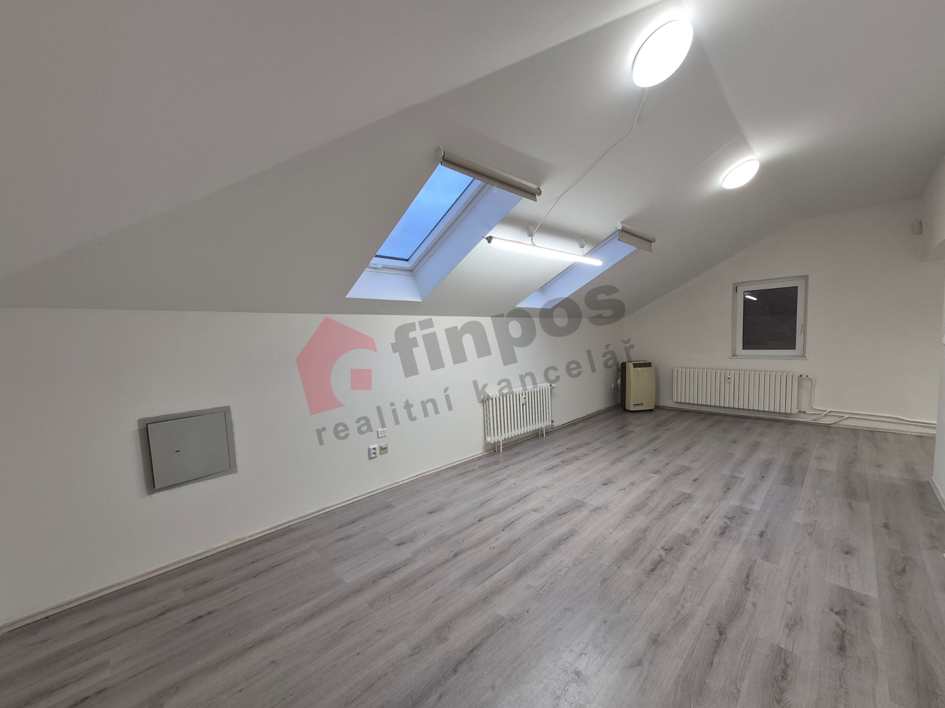 Pronájem nebytového prostoru 50 m2, Ringhofferovo náměstí, Kamenice, Praha - východ