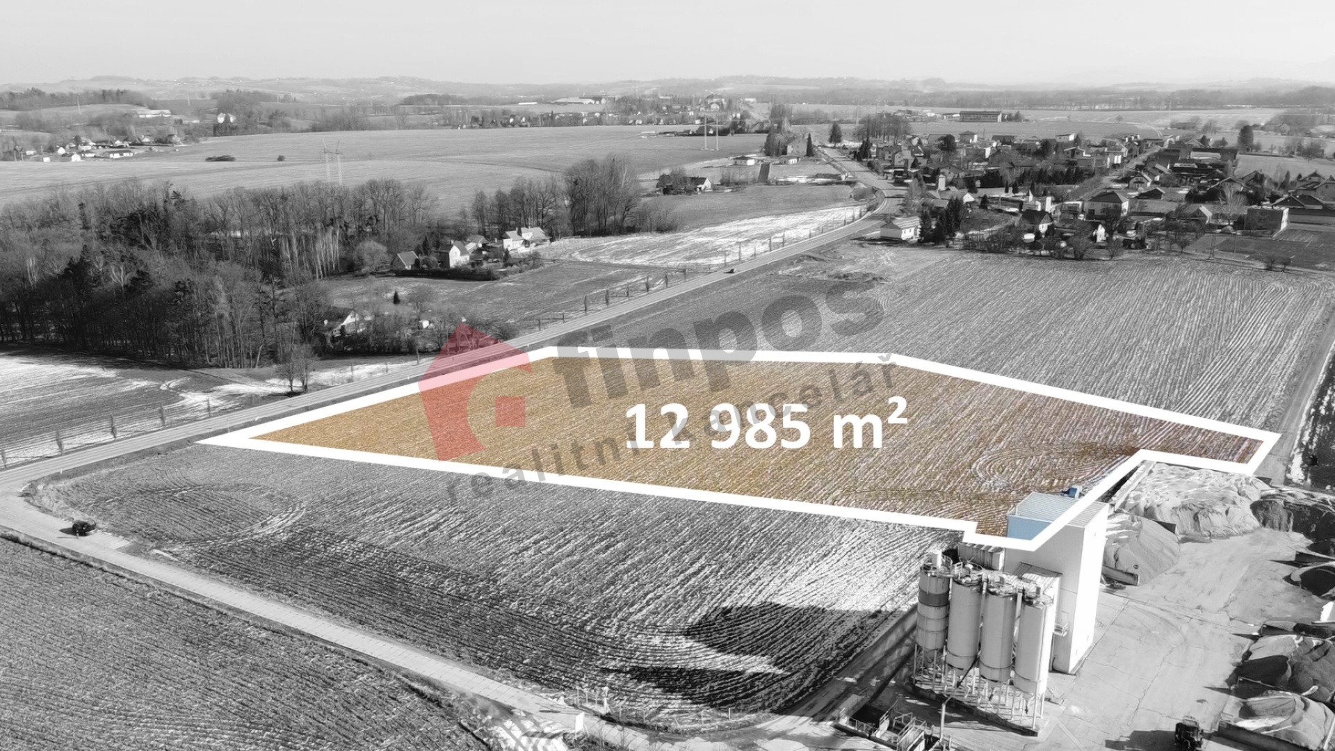 Prodej komerčního pozemku Vojkovice 12.985 m2