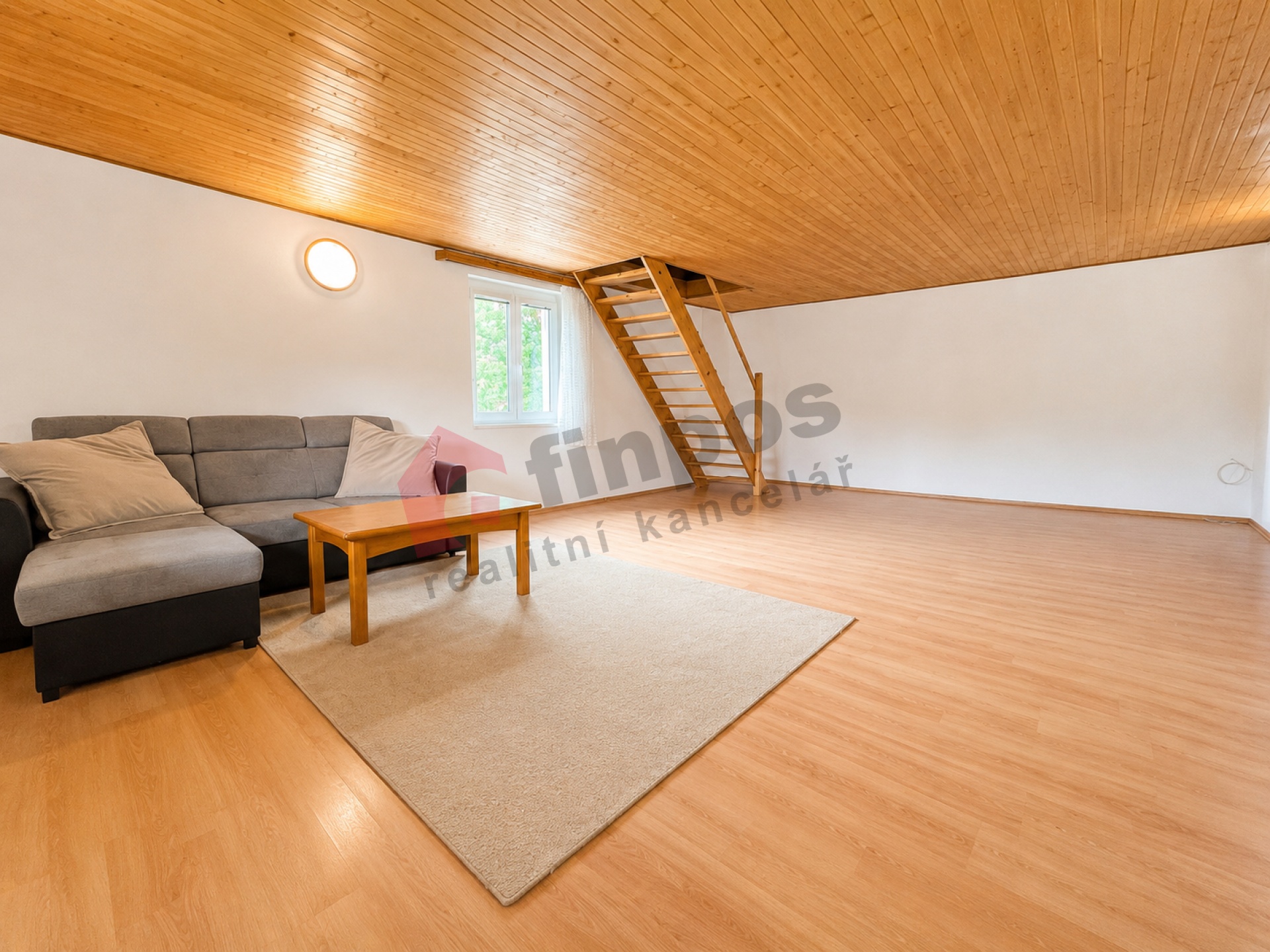 Pronájem bytu 2+1 90 m² Praha-východ - Horní Lomnice