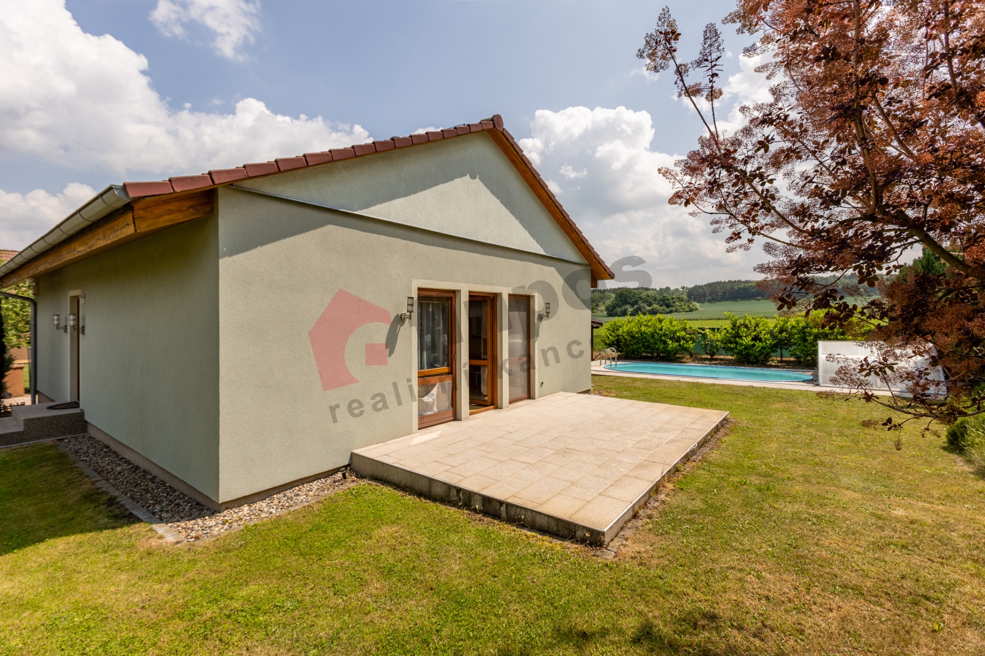 Pronájem rodinného domu v Postřižíně,  jen pár minut od Prahy.