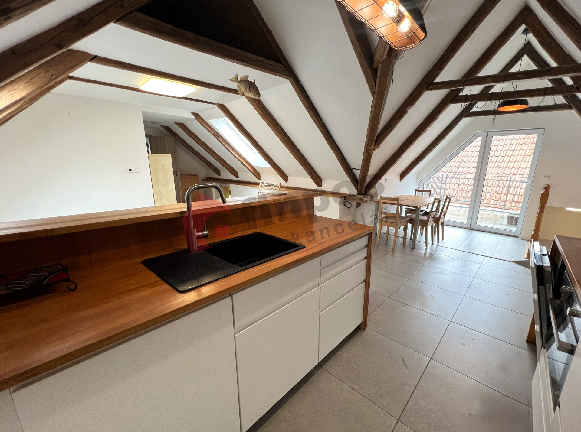 Pronájem podkrovního bytu 2+kk 65 m² Černé Voděrady, Praha-východ