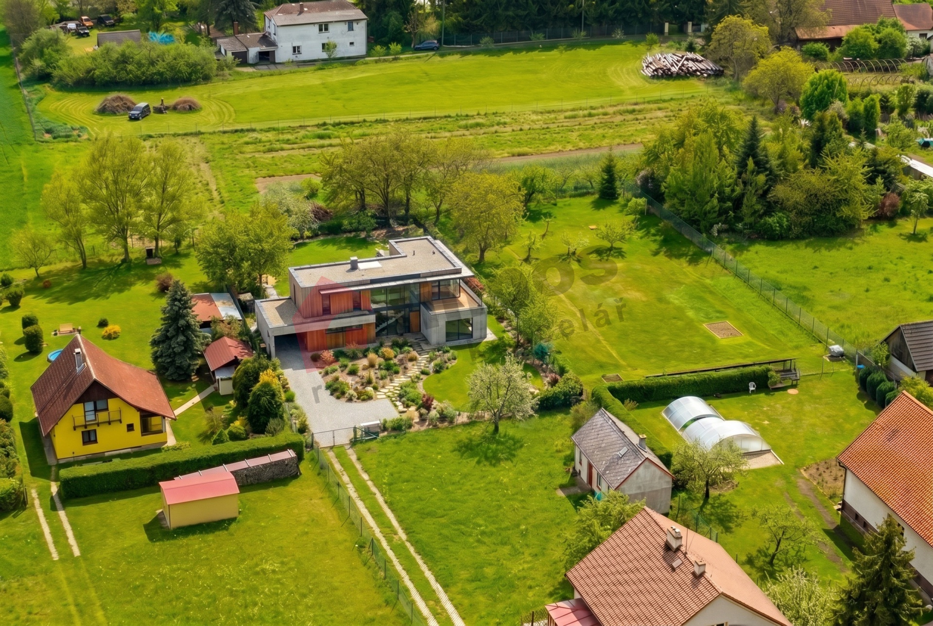 Prodej stavebního pozemku v Divišově s vlastní příjezdovou cestou, 1435m2