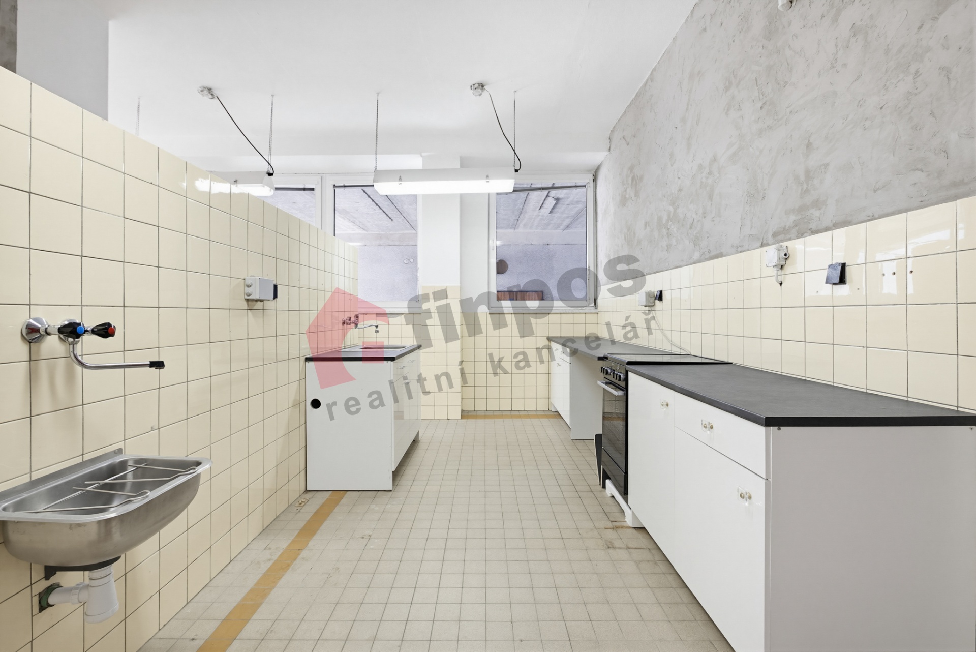 Pronájem obchodního prostoru - bistro / kavárna / hala - 158 m2 - Tábor