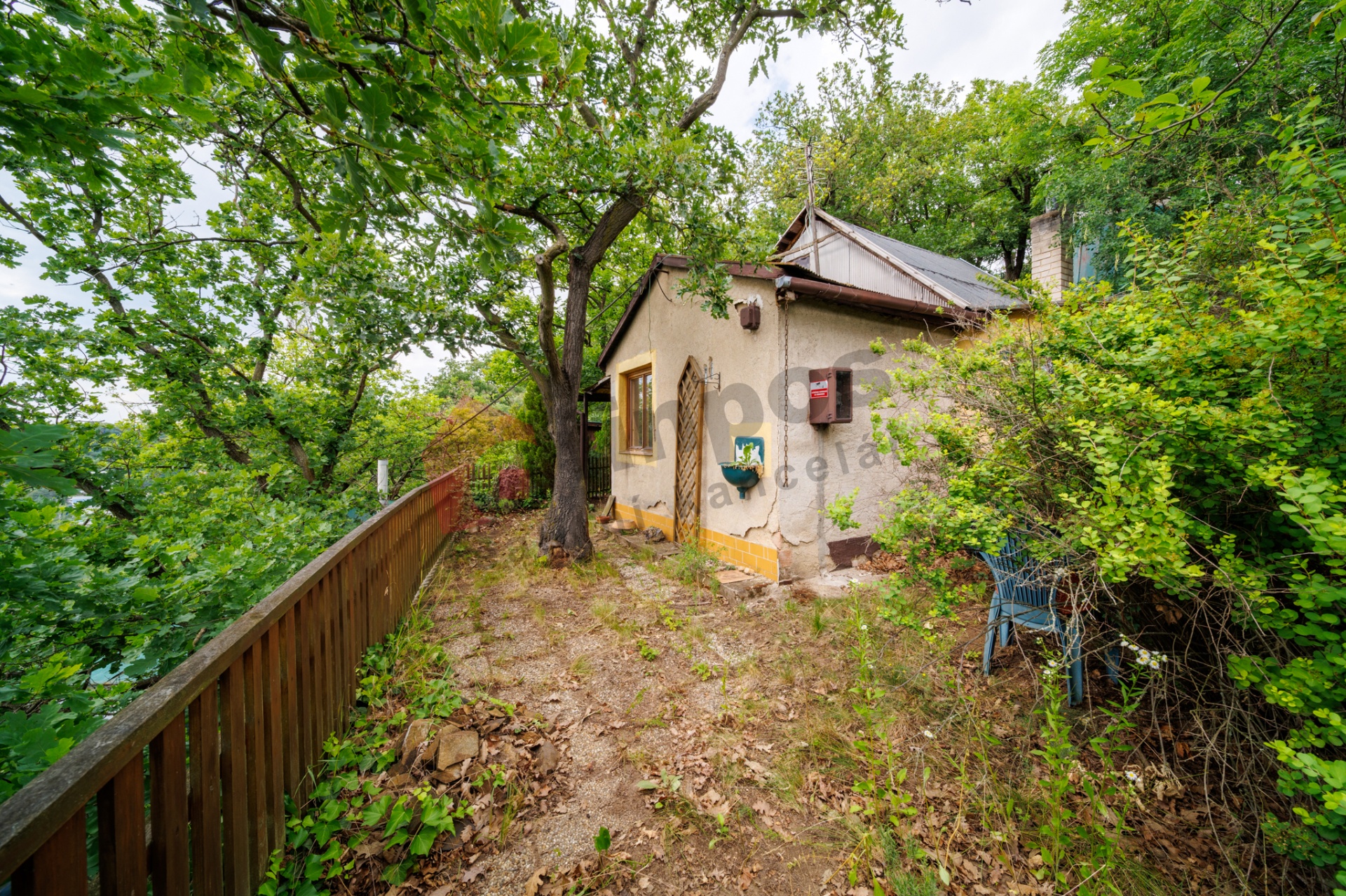 Prodej rekreační chaty 32 m2 s pozemkem 1 209 m2, Brnky, Praha-Východ