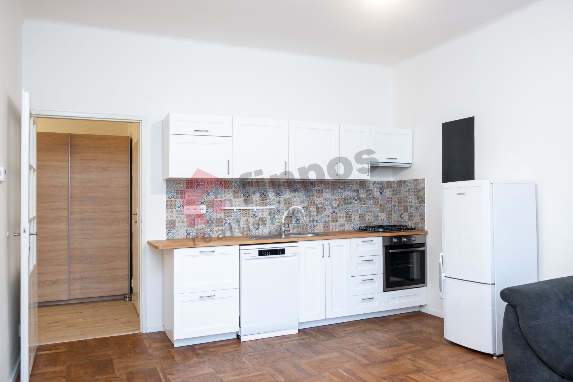 Pronájem bytu 2+kk, 46 m2, Nad Jezerkou - Praha 4