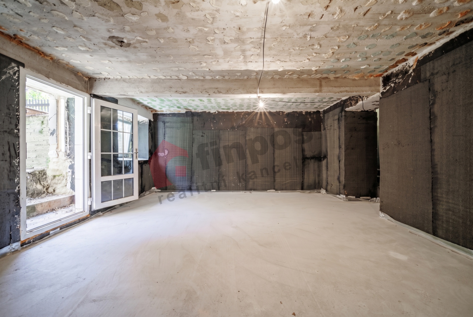 Prodej nebytového prostoru 48 m2 a zahrady, Praha 8 - Libeň
