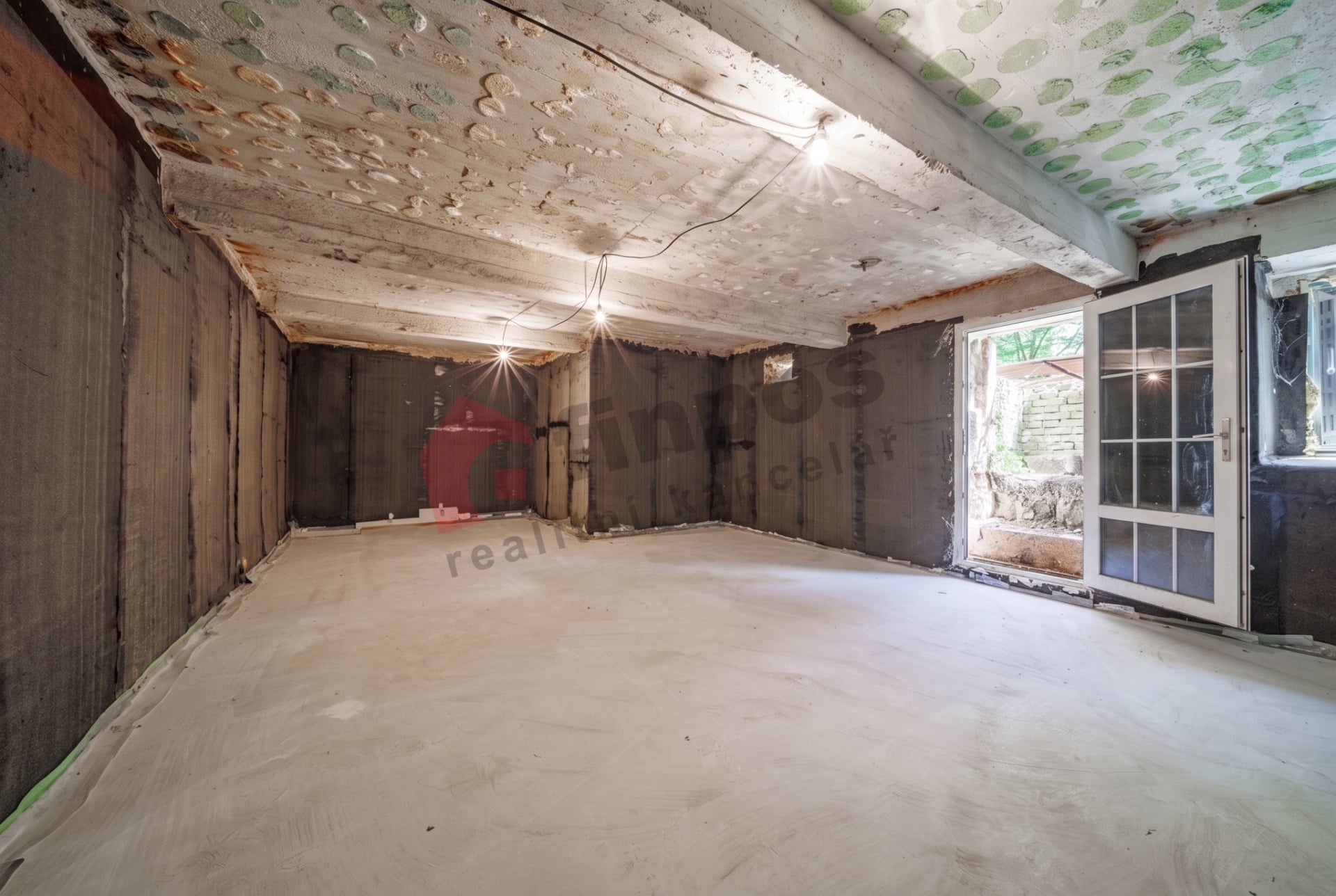 Prodej nebytového prostoru 48 m2 a zahrady, Praha 8 - Libeň