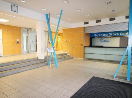 Pronájem kanceláře, 275 m²