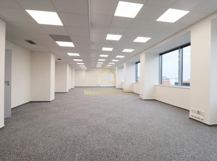 Pronájem kanceláře, 275 m²