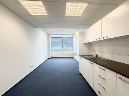 Pronájem kanceláře, 275 m²
