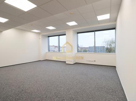 Pronájem kanceláře, 275 m²