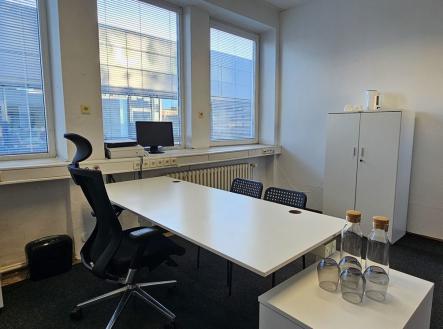 Pronájem - kanceláře, 95 m²