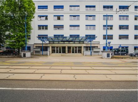 Pronájem kanceláře, 300 m²