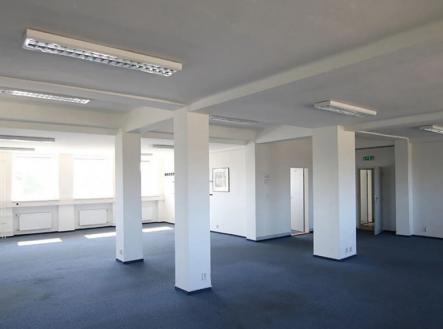 Pronájem kanceláře, 1 202 m²