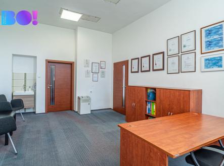 Prodej - obchodní prostor, 452 m²