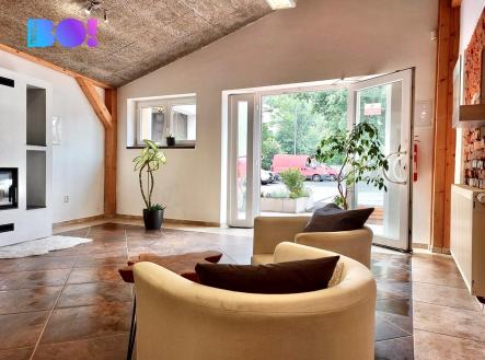 Pronájem obchodní prostor, 156 m²