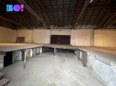 Pronájem skladovací prostor, 300 m²