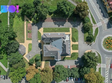 Pronájem kanceláře, 1 650 m²