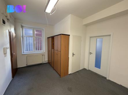 Pronájem kanceláře, 77 m²