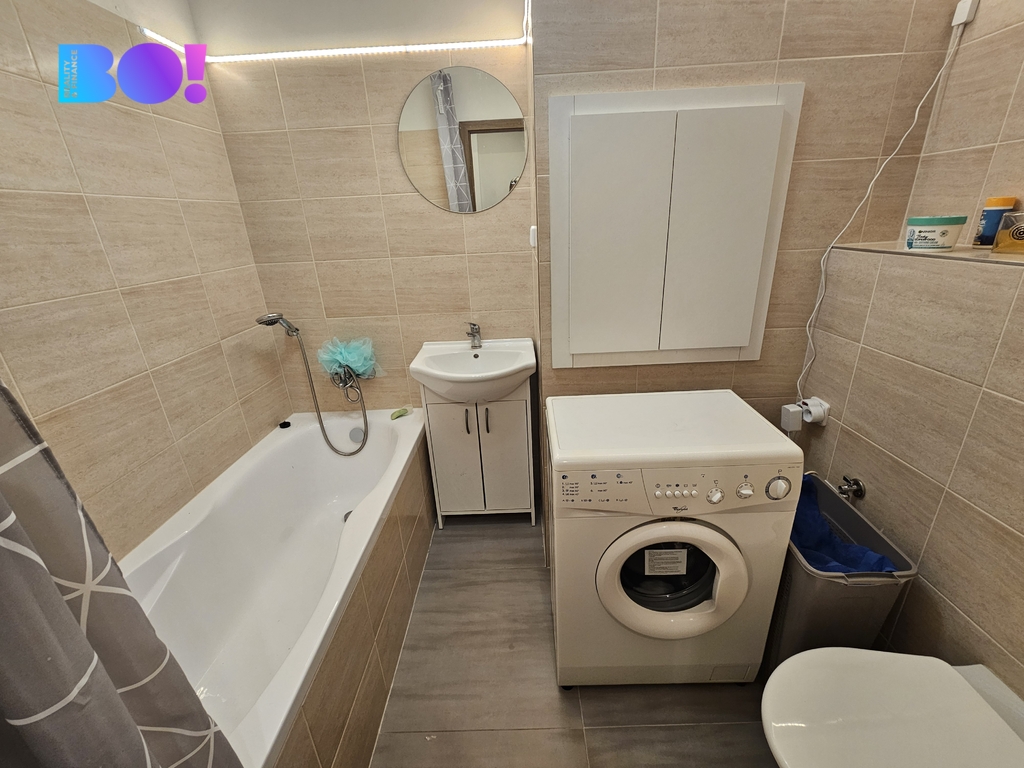 Koupelna, pračka k dispozici