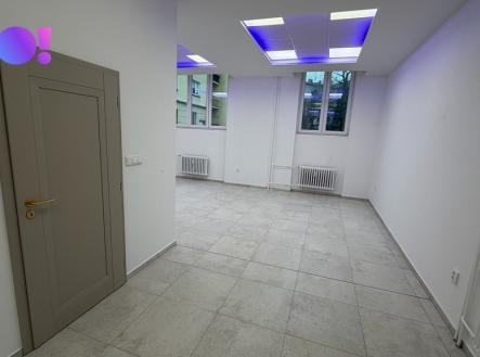 Pronájem obchodní prostory, 70 m²
