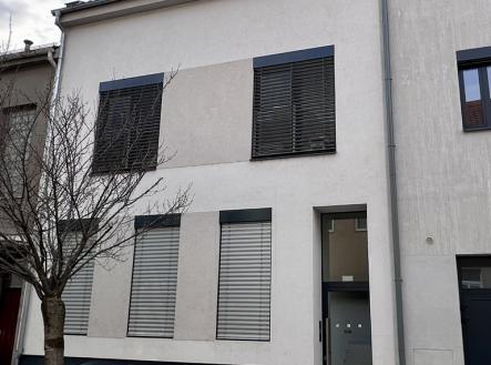 Prodej nájemního domu, 267 m² obrázek